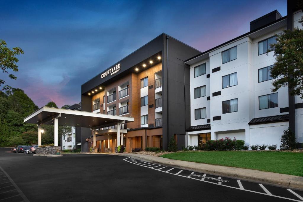 Courtyard by Marriott - Hanes Mall